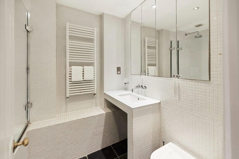 The South Kensington Wonder - Trendy 3bdr House With Garden House 13