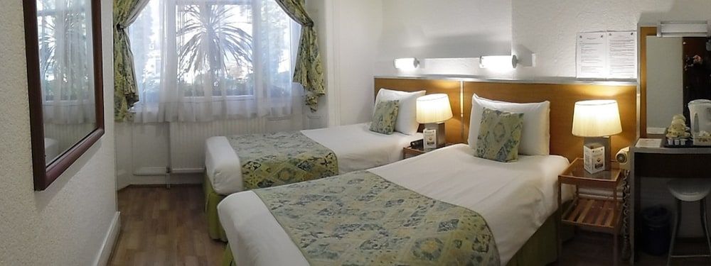 undefined Falcon Hotel 4