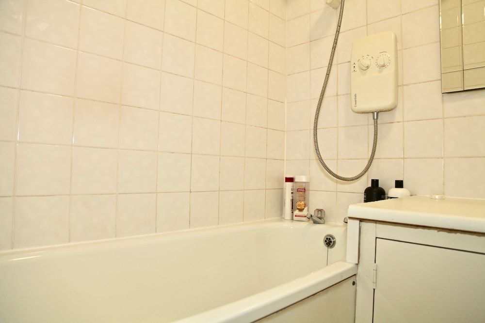 undefined Kensington Palace by Underground station 9