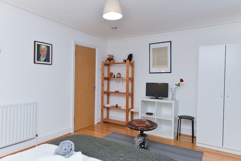 Raspberry Lodge Central London Amazing Room, Shared Bathroom 15