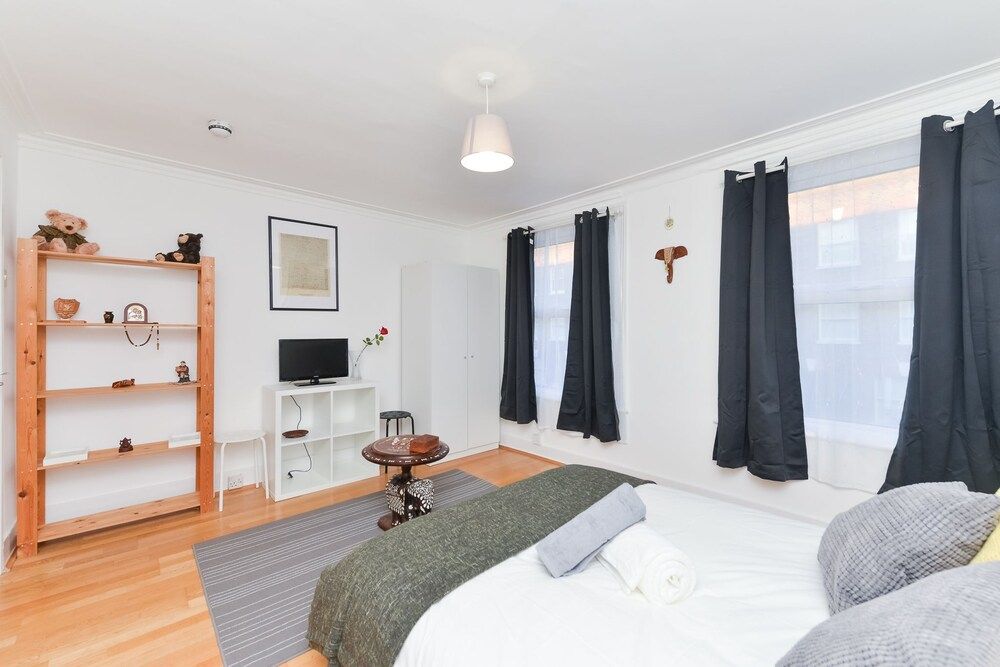 undefined Raspberry Lodge 4