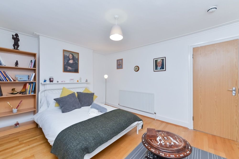 Raspberry Lodge Central London Amazing Room, Shared Bathroom 4