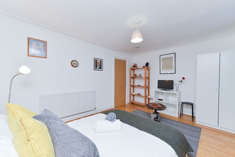 undefined Raspberry Lodge 5