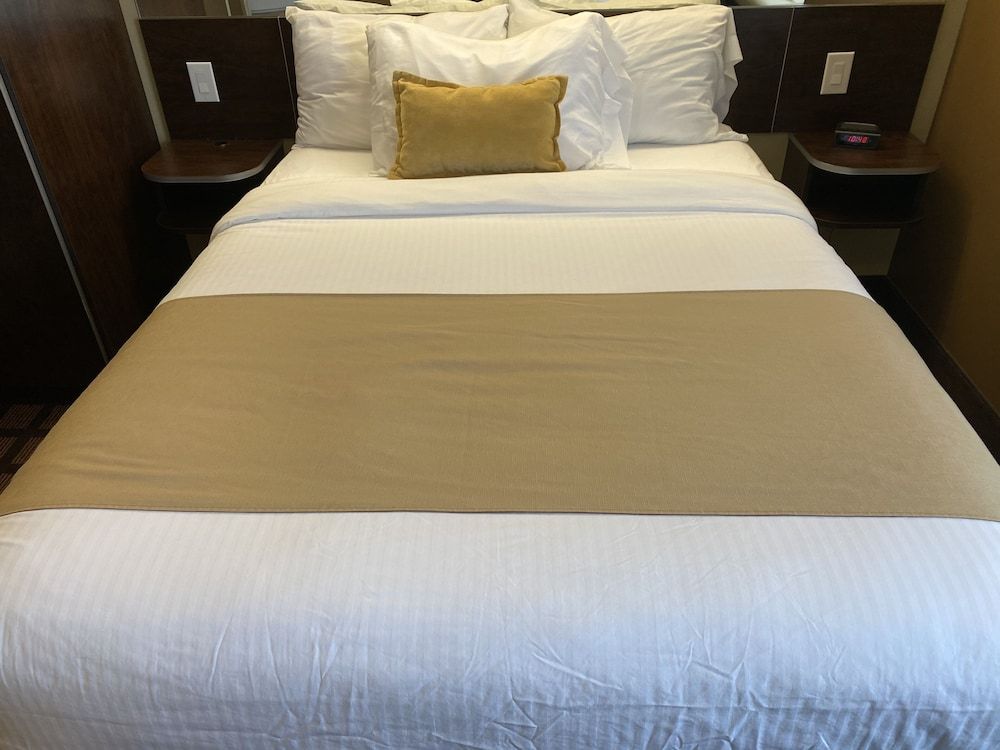 Deluxe Suite, 1 Queen Bed, Non Smoking, Hot Tub