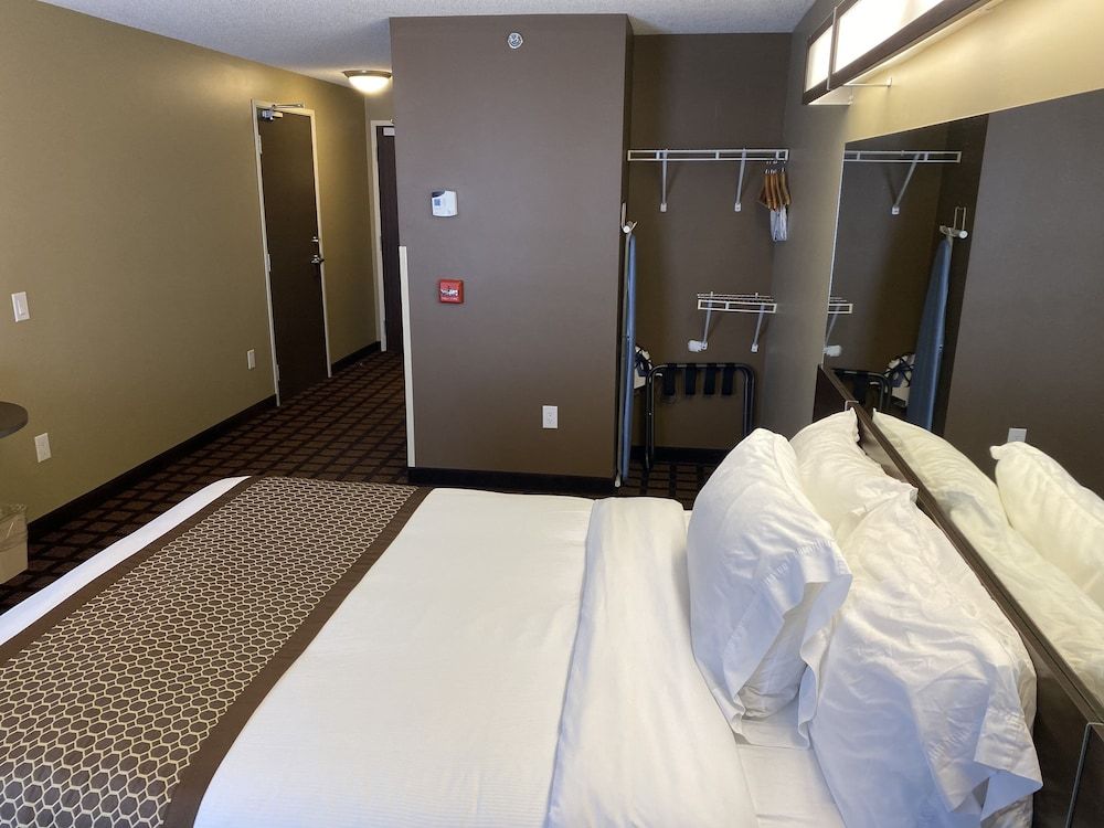 Standard Room, 1 Queen Bed, Accessible, Non Smoking
