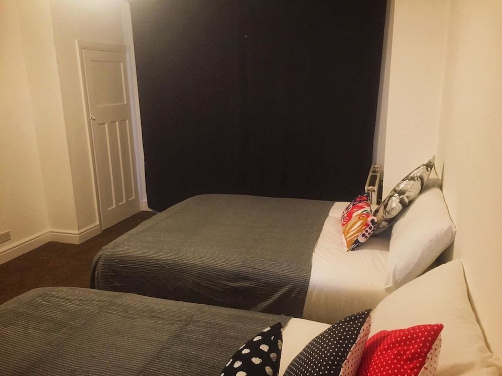 North London Cottage Quadruple Room 6