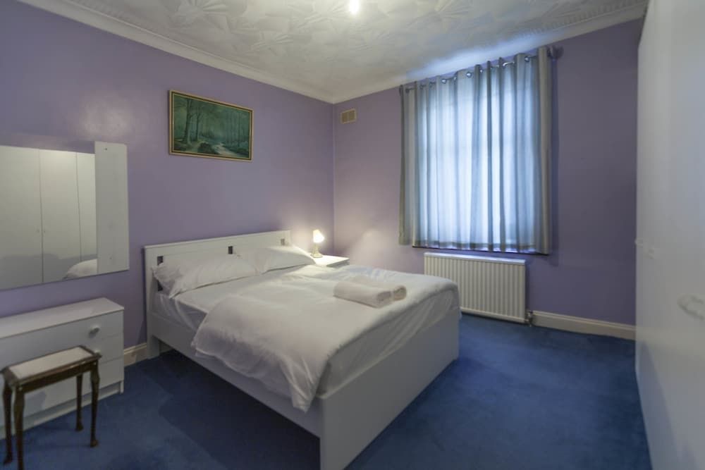 undefined Adam Short Stay 7