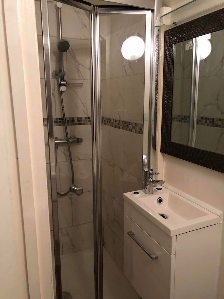 Tourian Lounge Hotel Basic Twin Room, 2 Twin Beds 3