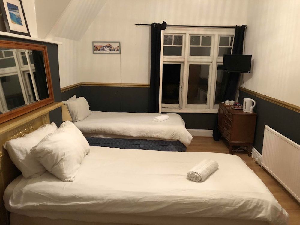 Tourian Lounge Hotel Basic Twin Room, 2 Twin Beds 2