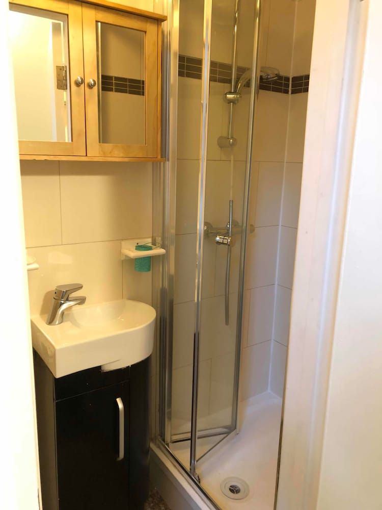 Tourian Lounge Hotel Single Room 4