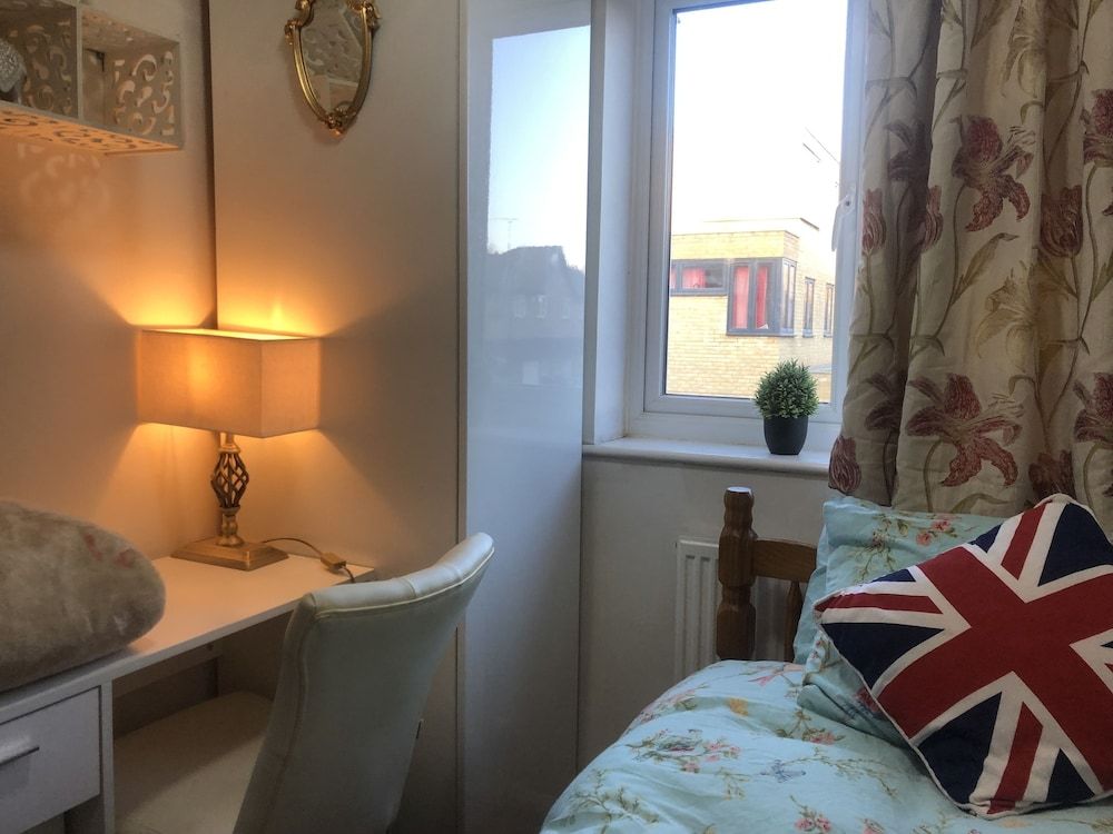 Centrally Located 4 Bedroom House Family House 27