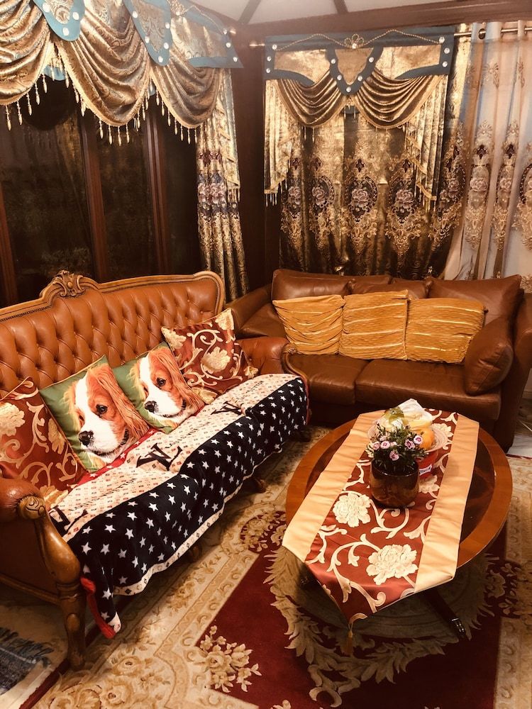 Centrally Located 4 Bedroom House Family House 18