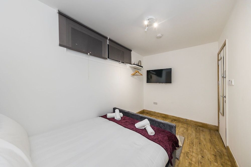 undefined Edgware Hub 10