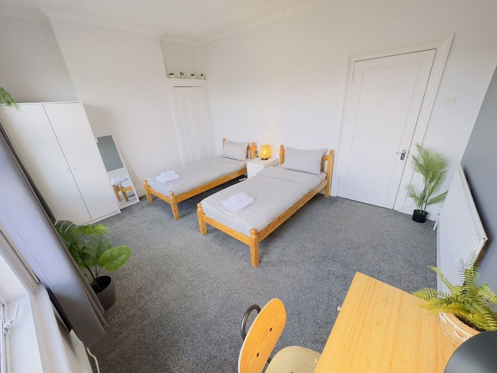 undefined Newton House E15 6