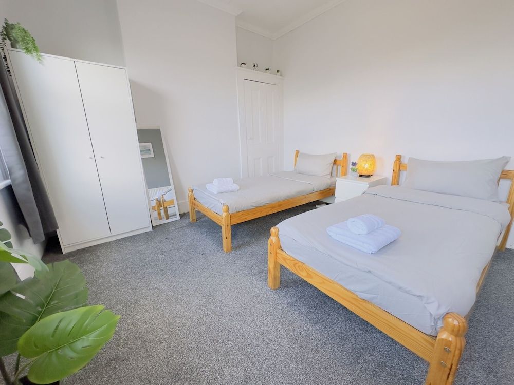 undefined Newton House E15 8