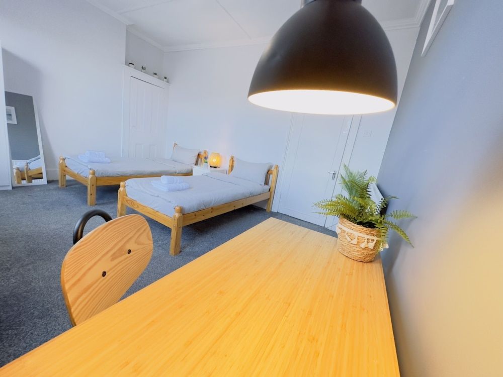 undefined Newton House E15 7