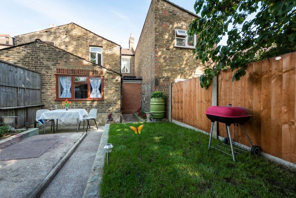 undefined Newton House E15