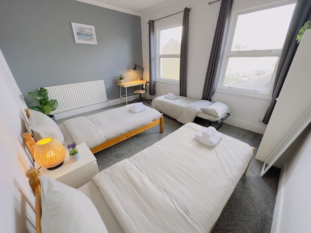 undefined Newton House E15 10