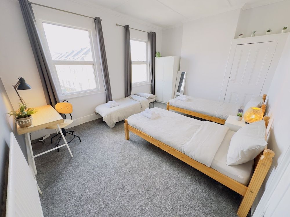 undefined Newton House E15 9