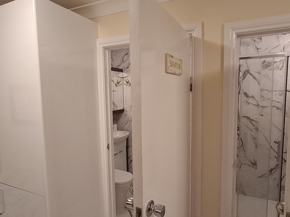 Umbrella Properties London Excel Classic Room 16