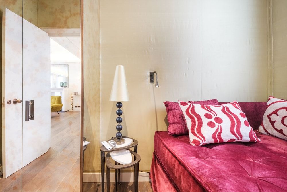 undefined Luxury Home with 3 Bed 2 Bath in London 3