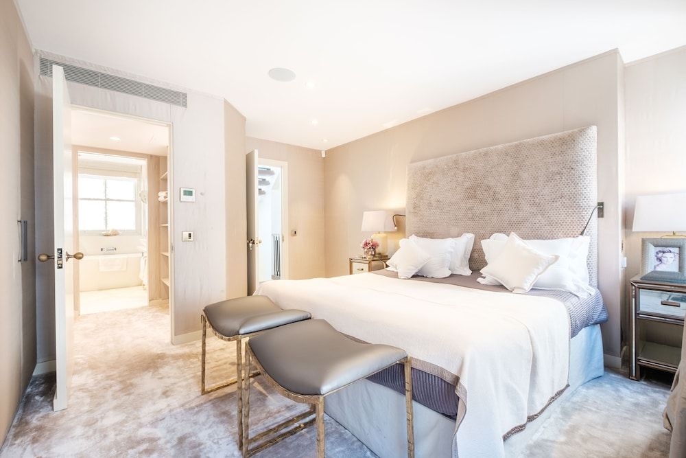 undefined Luxury Home with 3 Bed 2 Bath in London 7