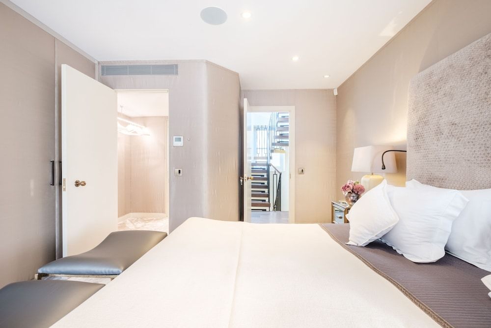 undefined Luxury Home with 3 Bed 2 Bath in London 10
