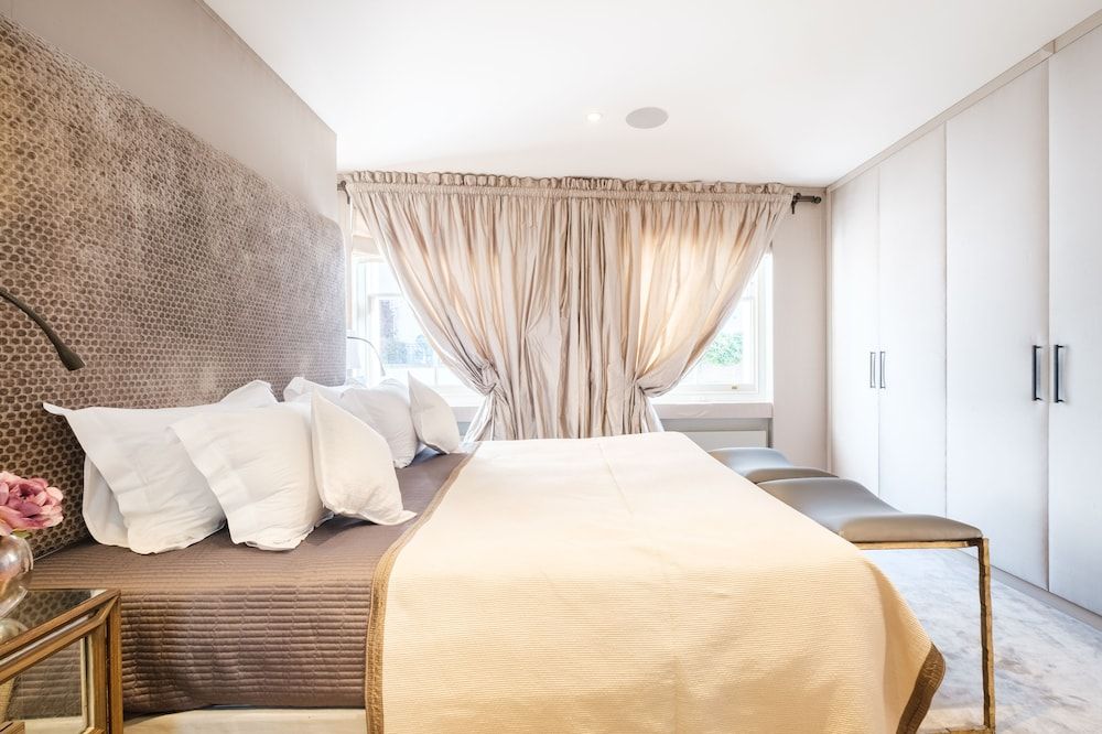 undefined Luxury Home with 3 Bed 2 Bath in London 8