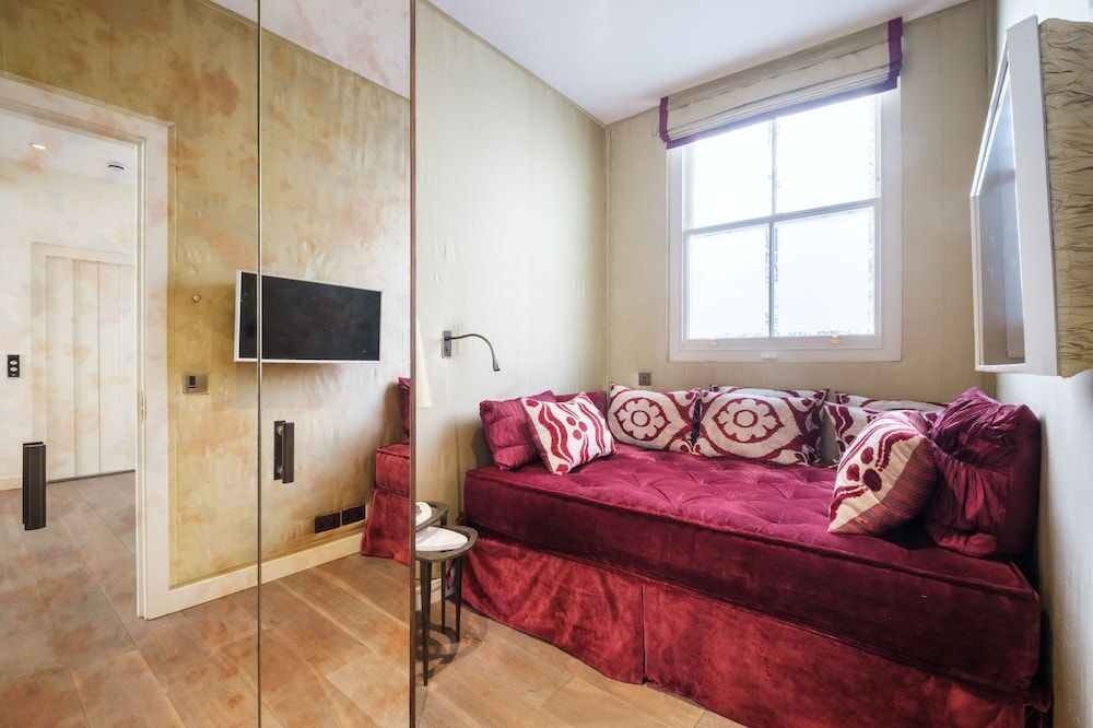 undefined Luxury Home with 3 Bed 2 Bath in London 6