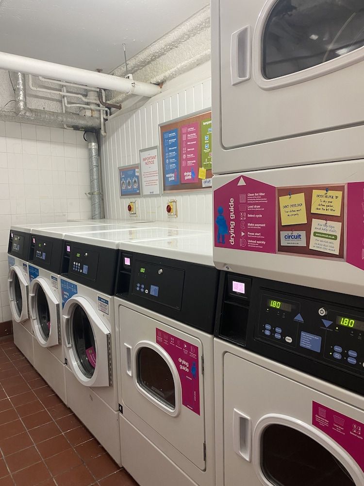 undefined Rooms for Students Only CRICKLEWOOD LANE 9