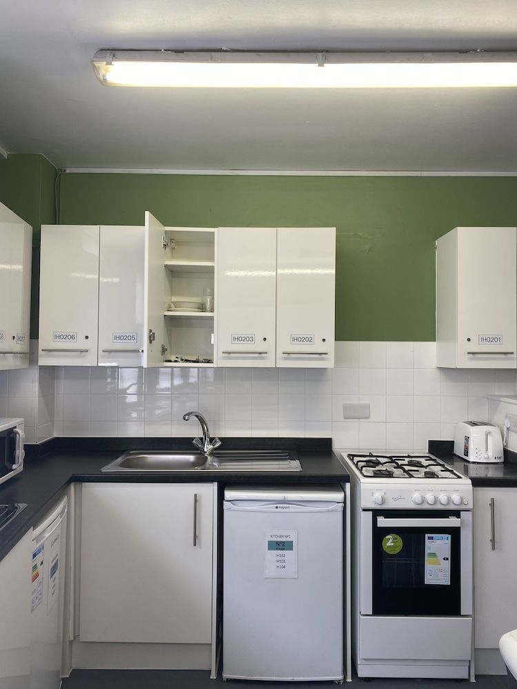 undefined Rooms for Students Only CRICKLEWOOD LANE 8