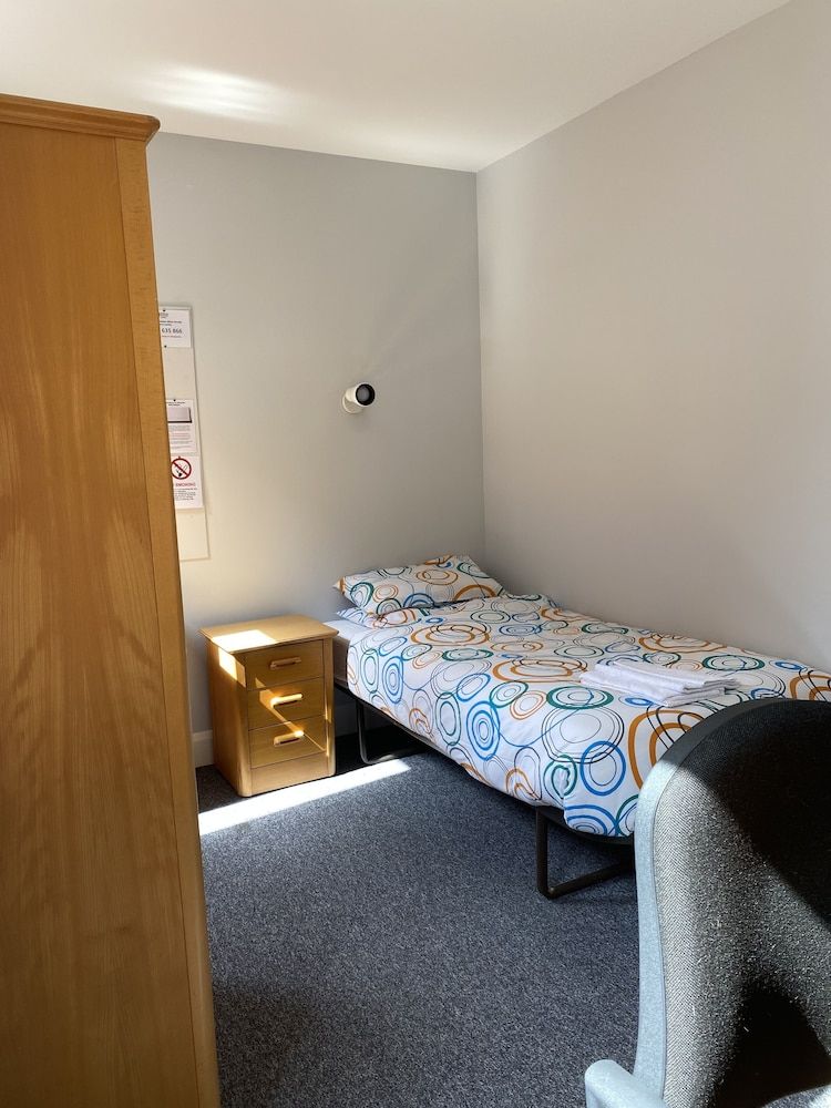undefined Rooms for Students Only CRICKLEWOOD LANE 2
