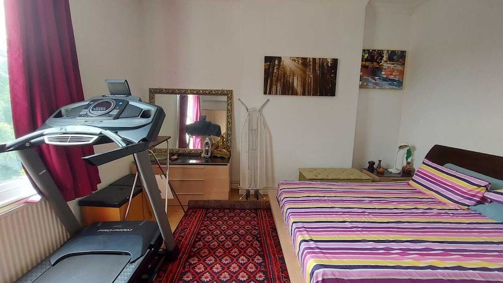 undefined Extra Large One Bedroom Flat With Parking