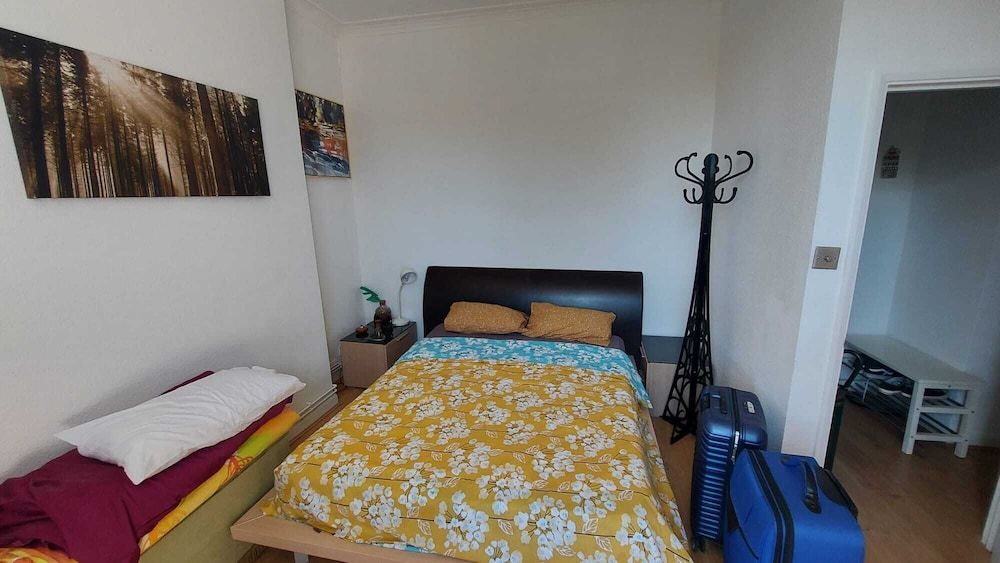 undefined Extra Large One Bedroom Flat With Parking 5