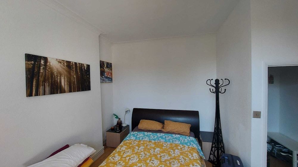 undefined Extra Large One Bedroom Flat With Parking 3