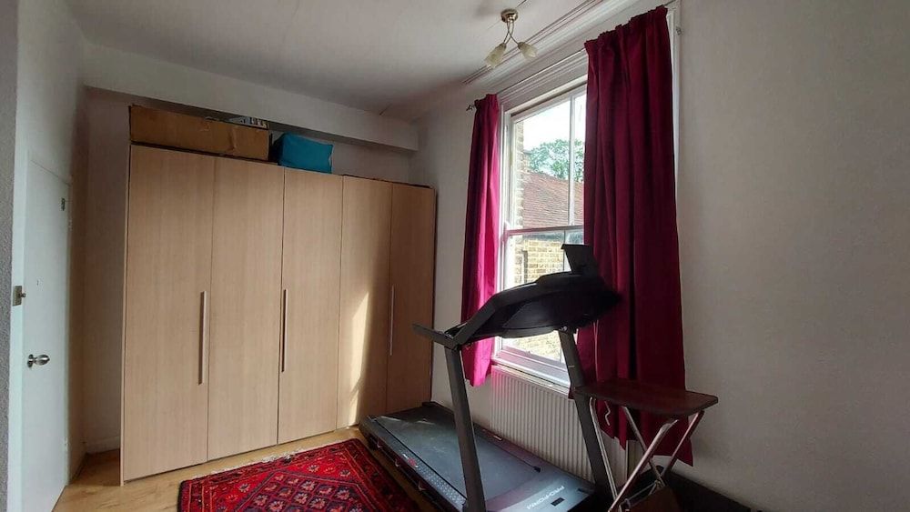 Extra Large One Bedroom Flat With Parking Comfort Apartment, Private Bathroom (First Floor Edwardian ) 11