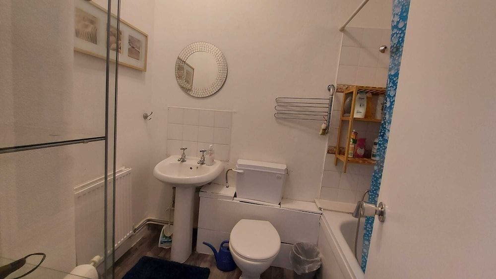 undefined Extra Large One Bedroom Flat With Parking 10