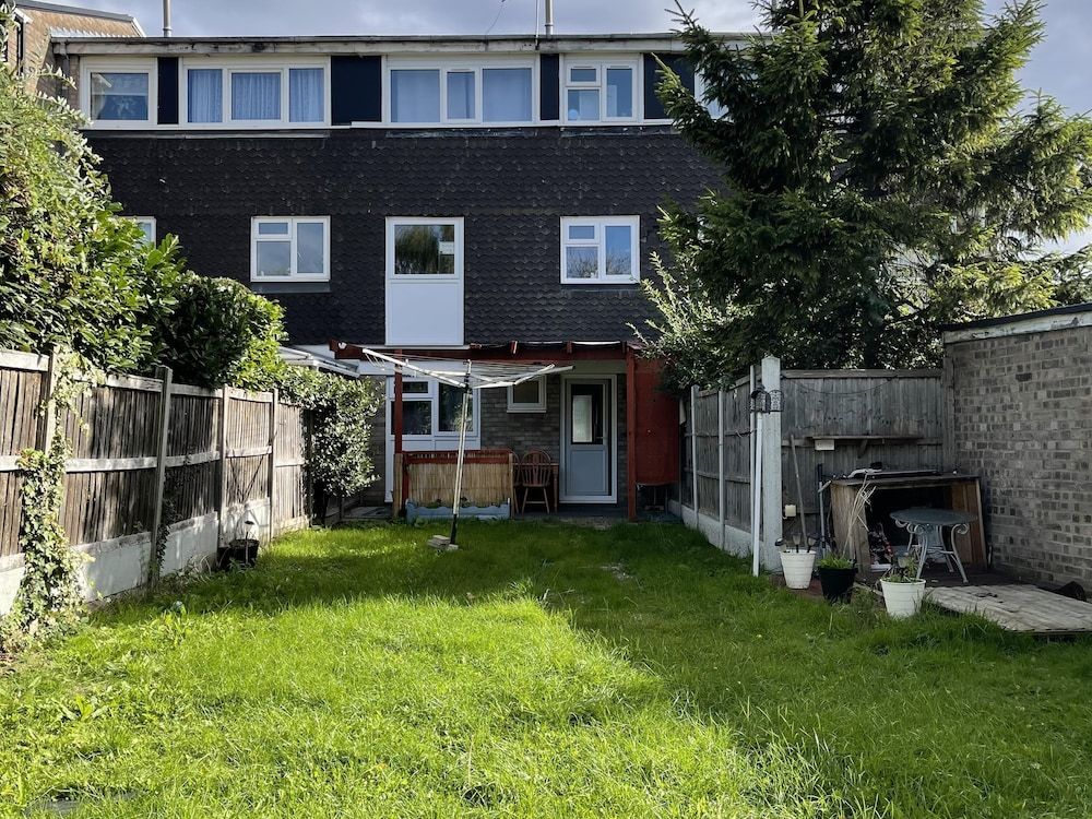 undefined Enjoy Lovely 4 bed Apartment With Garden