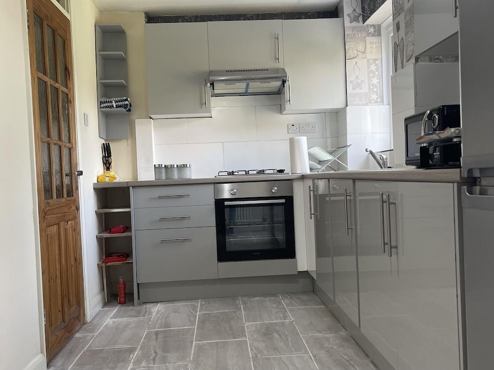 undefined Enjoy Lovely 4 bed Apartment With Garden 8