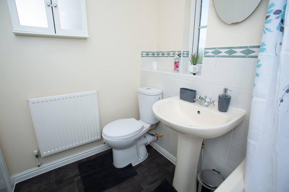 Charming 2-bedroom House House 16