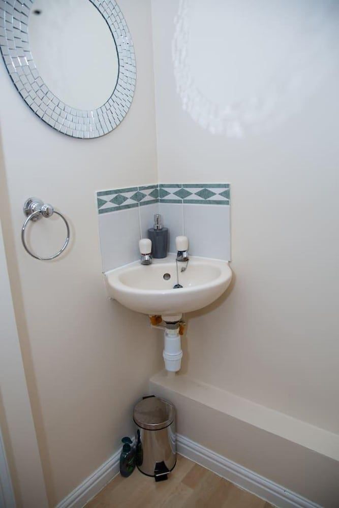 Charming 2-bedroom House House 17