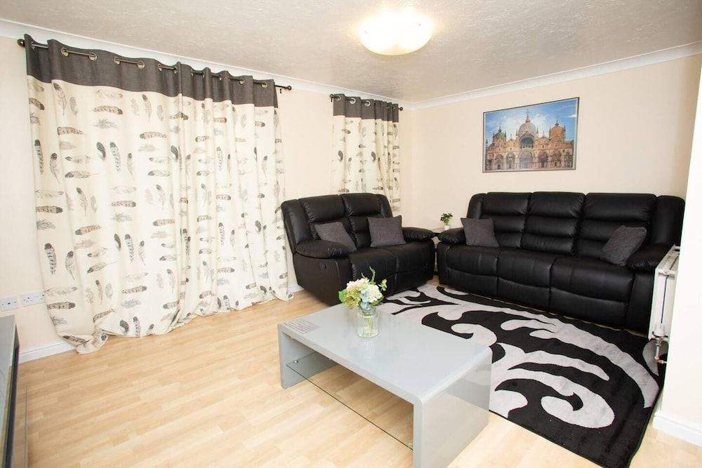 Charming 2-bedroom House House 20