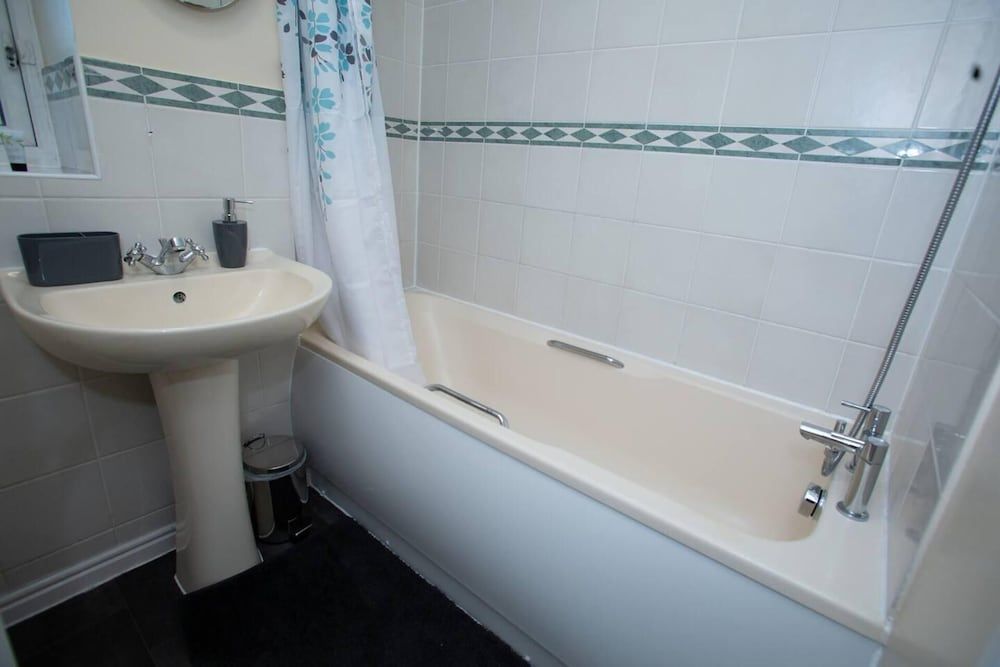 Charming 2-bedroom House House 14