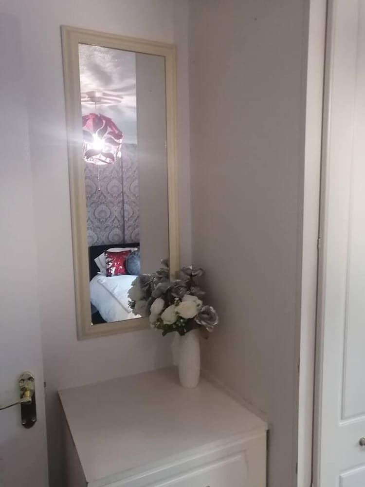 undefined 25 Mins to CL! London Amazing 2bedhome Sleeps 1-5 2