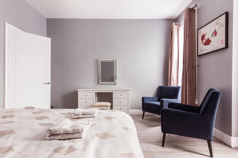 North Central London House/ Sleeps8/garden/wifi House 21