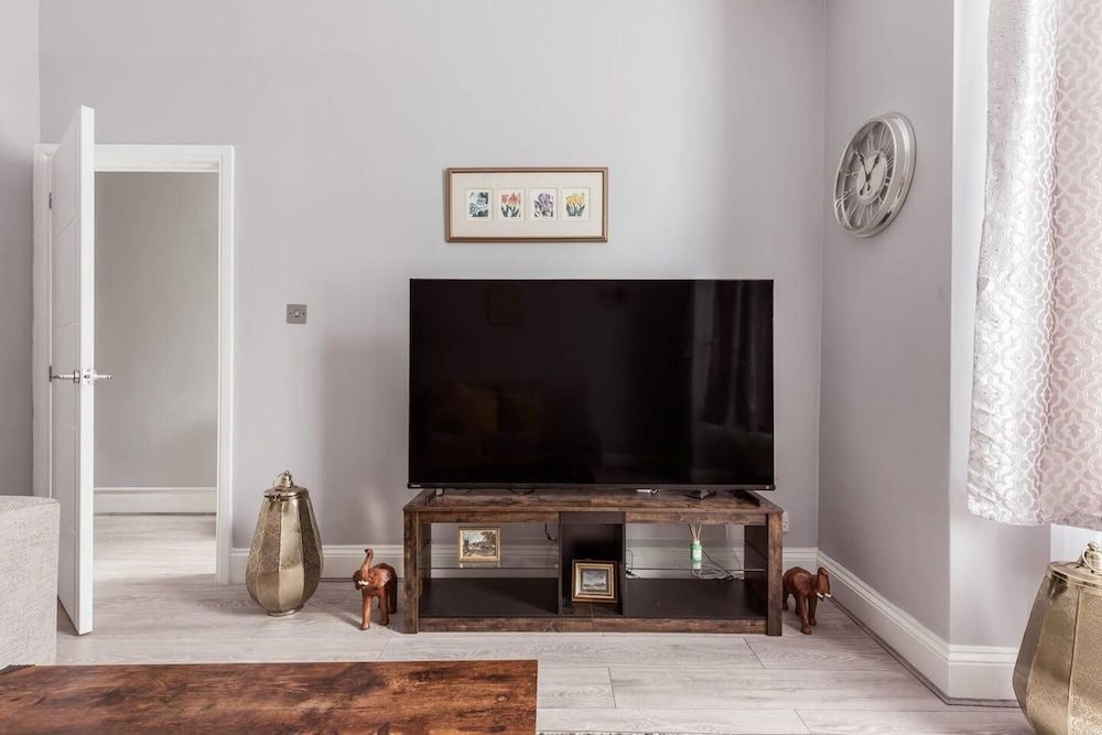 North Central London House/ Sleeps8/garden/wifi House 22