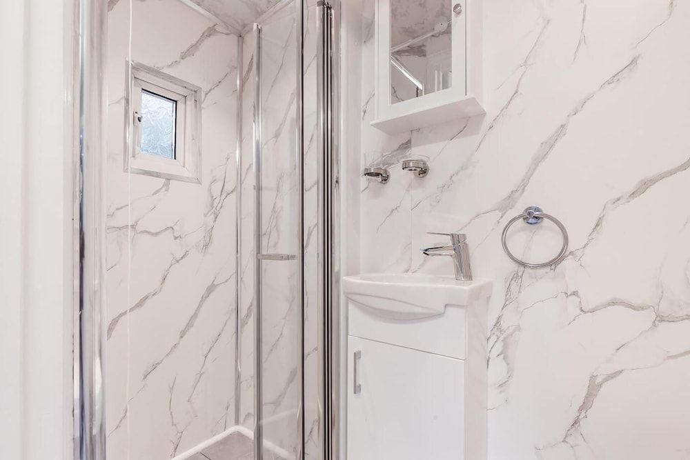 North Central London House/ Sleeps8/garden/wifi House 19