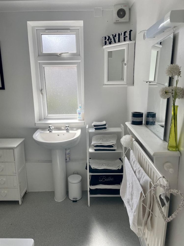 undefined Impeccable 2-bed House in Leytonstone East London 7