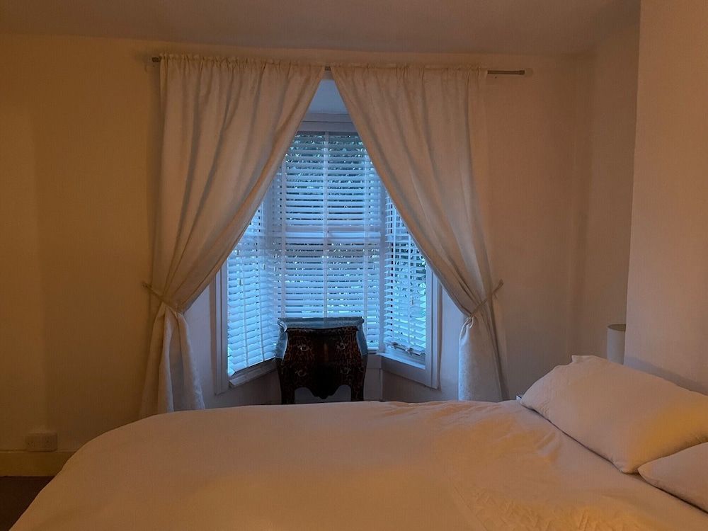 undefined Impeccable 2-bed House in Leytonstone East London 2