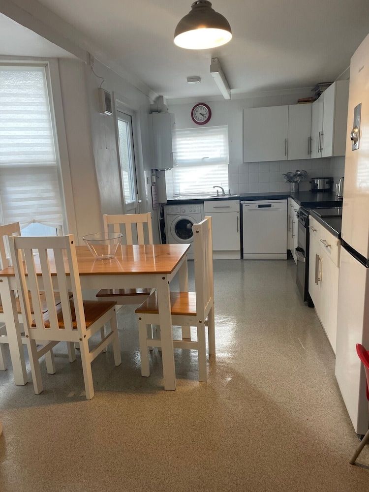 undefined Impeccable 2-bed House in Leytonstone East London 10